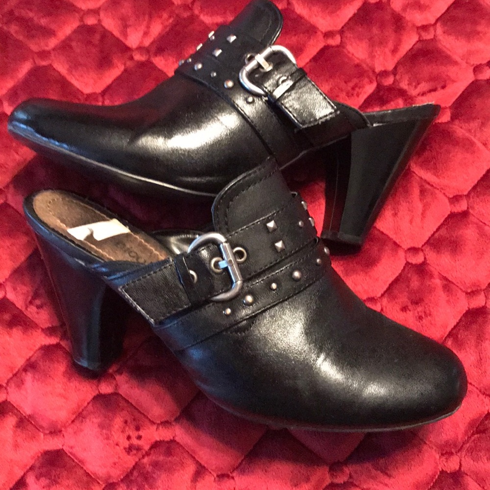 Women’s size 10W Black Buckle heels